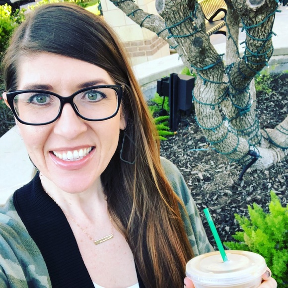 Meet your Posher, Julia - Picture 1 of 1